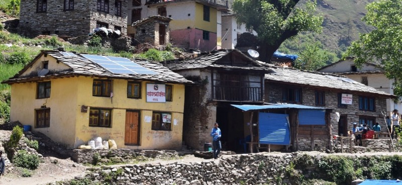 अस्पताल निर्माण सामाग्री ढुवानी गर्न साइपाल गाउँपालिकाले हेलिकप्टर प्रयोग गर्‍यो