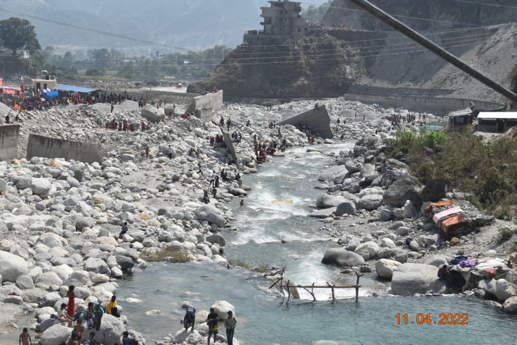 एमालेको चुनावी सभामा आएका एक किशोरको बाहुली खोलामा डुबेर मृत्यु